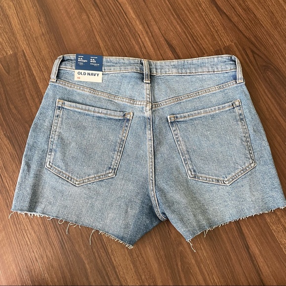 NWT Old Navy High-Waisted O.G. Straight Ripped
Cut-Off Jean Shorts 3” inseam - Picture 10 of 15